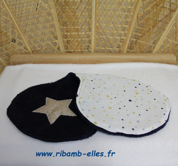 Bavoir d'épaule - Collection Etoiles - Bleu nuit/Moutarde - Fabrication artisanale vue pliée