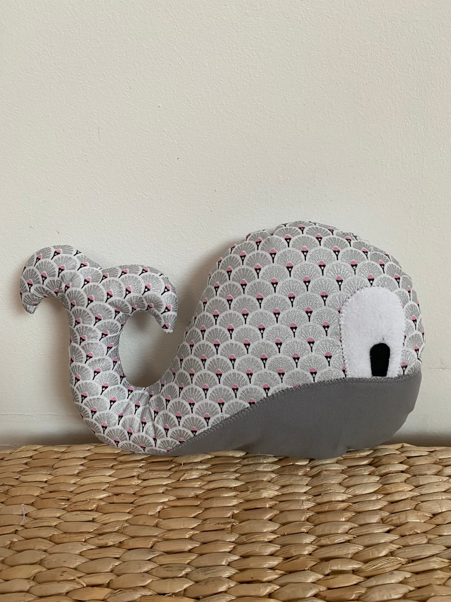 Doudou Baleine - Argenté/Gris - Fabrication artisanale vue côté