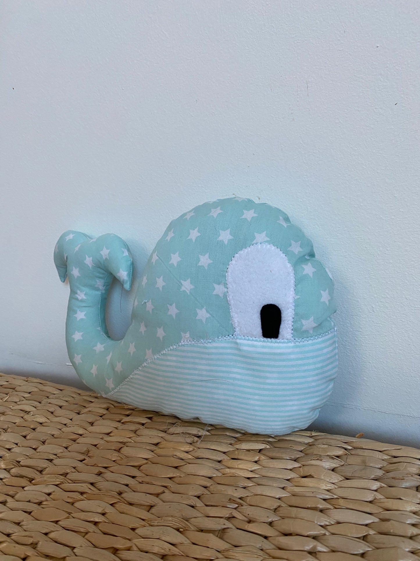 Doudou Baleine - Vert d'eau étoiles - Fabrication artisanale vue profil