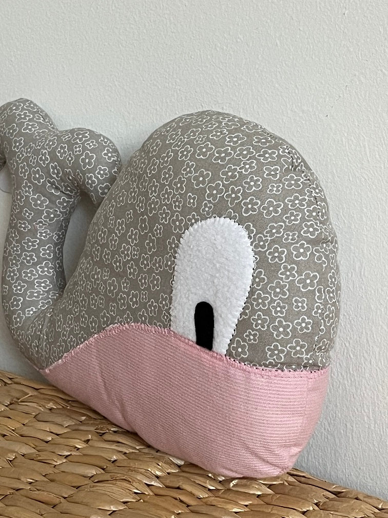 Doudou Baleine - Taupe/Rose - Fabrication artisanale vue profil