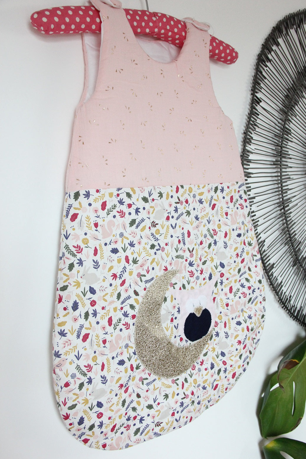 Gigoteuse 0-6M Mi saison - fait main – motif hiboux- rose/liberty | Fabrication française vue côté