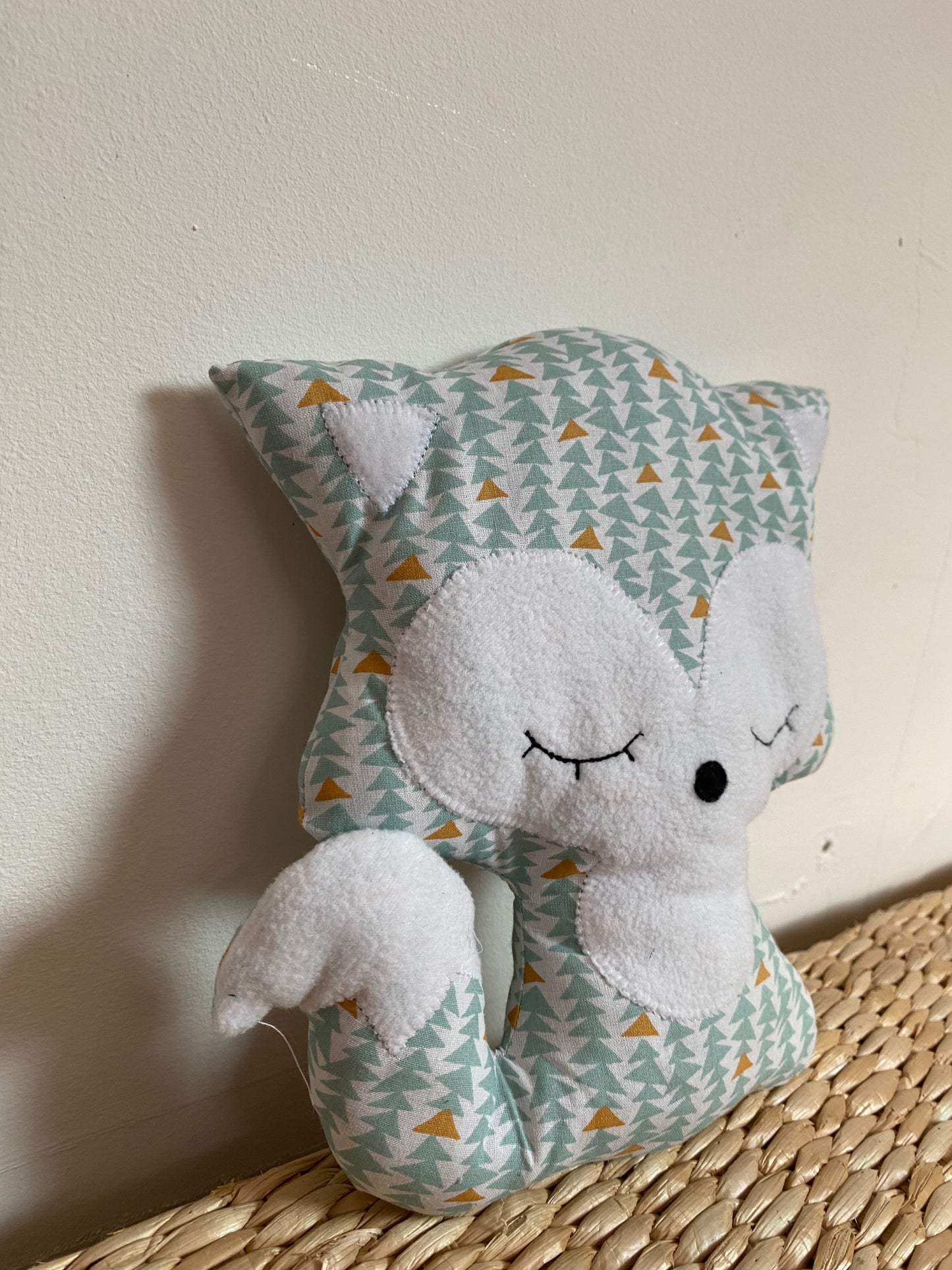 Doudou Renard moyen - Triangles vert d'eau et orange