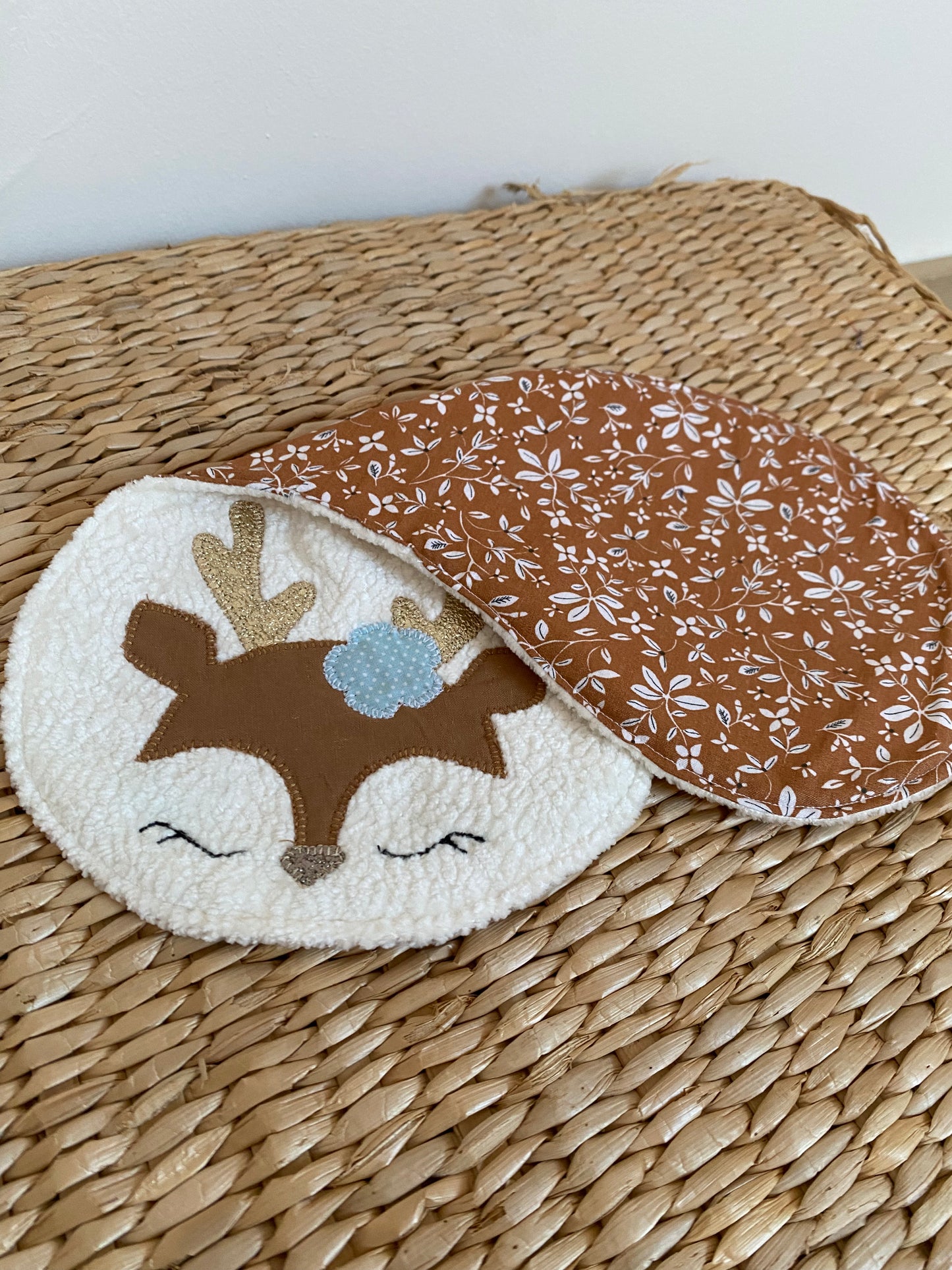 Bavoir d'épaule - petit cerf - Collection Fleurs d'Automnes