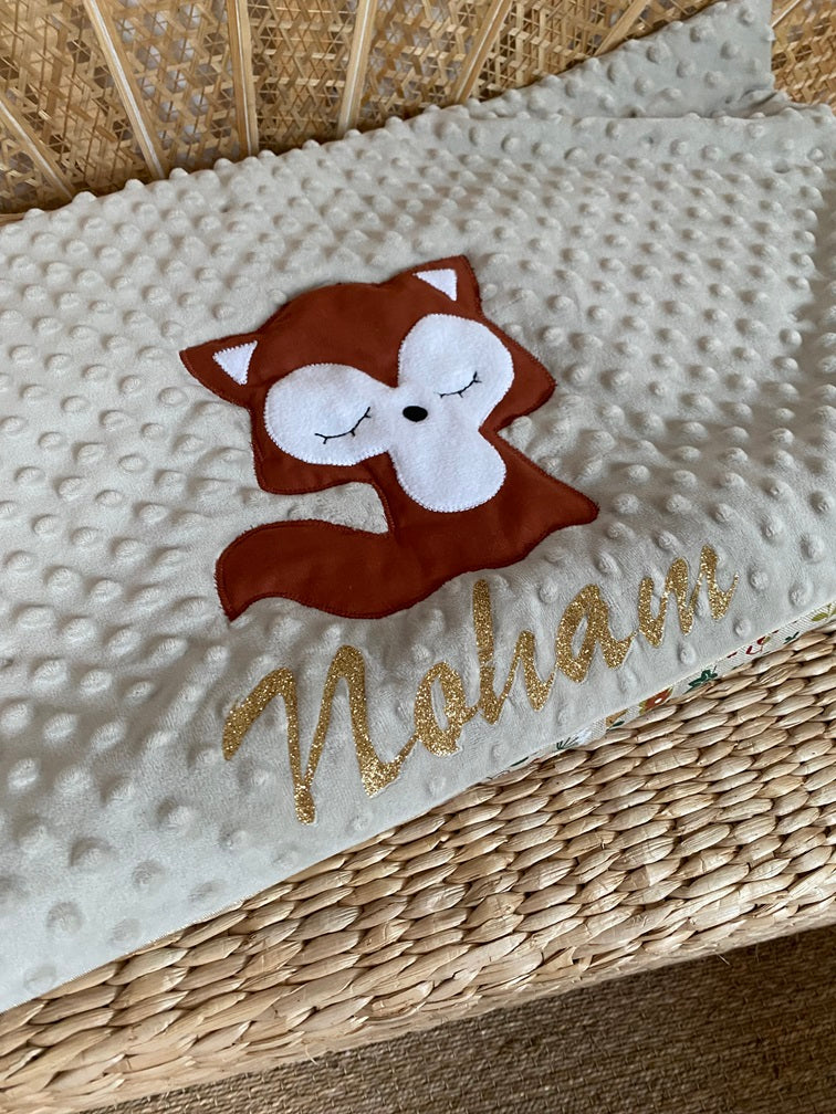 couverture bébé fait main thème renard tons taupe rouille vue personnalisation