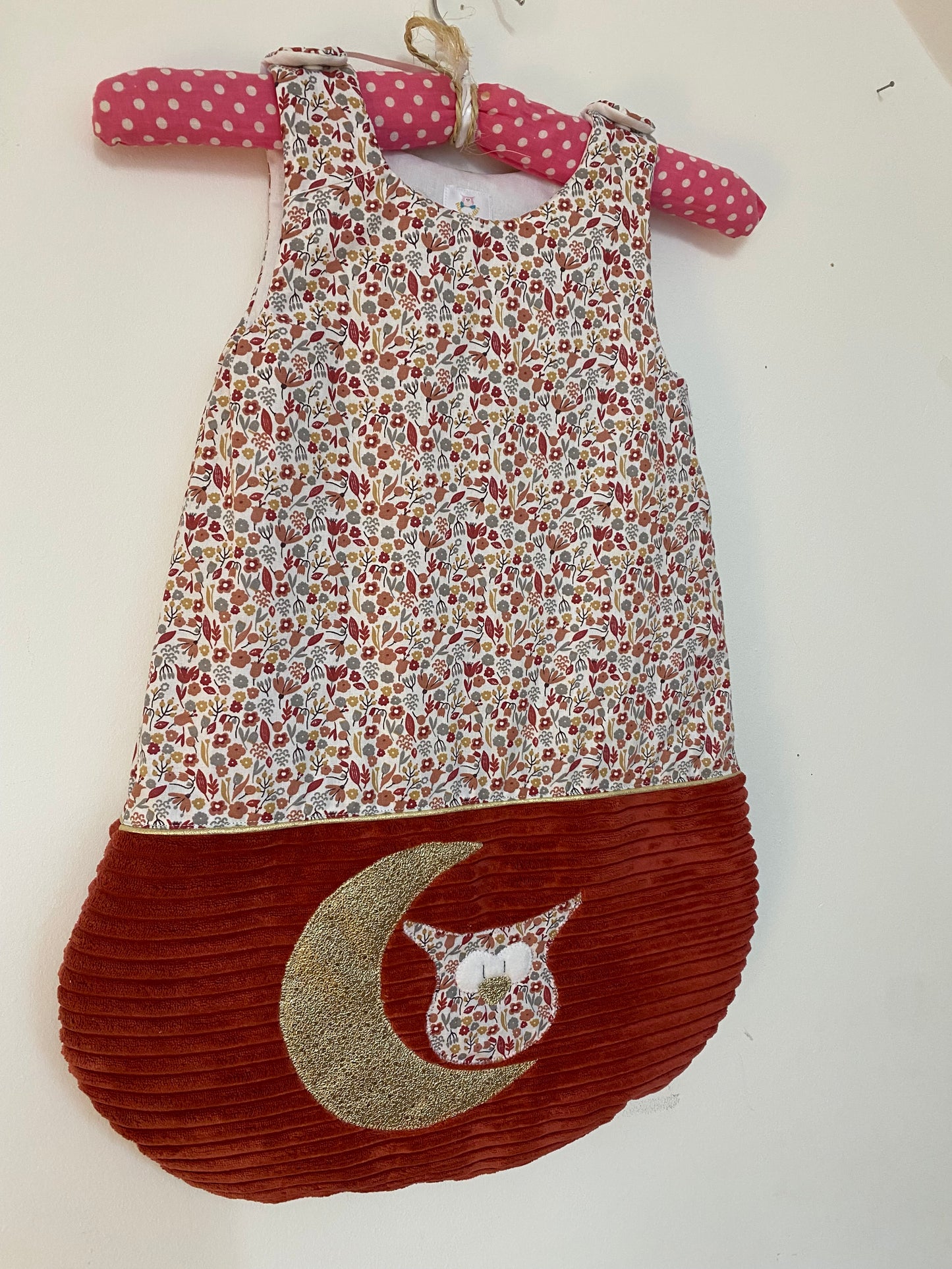 gigoteuse 0-6M hiver bébé fait main thème hiboux tons grenat et liberty vue complete