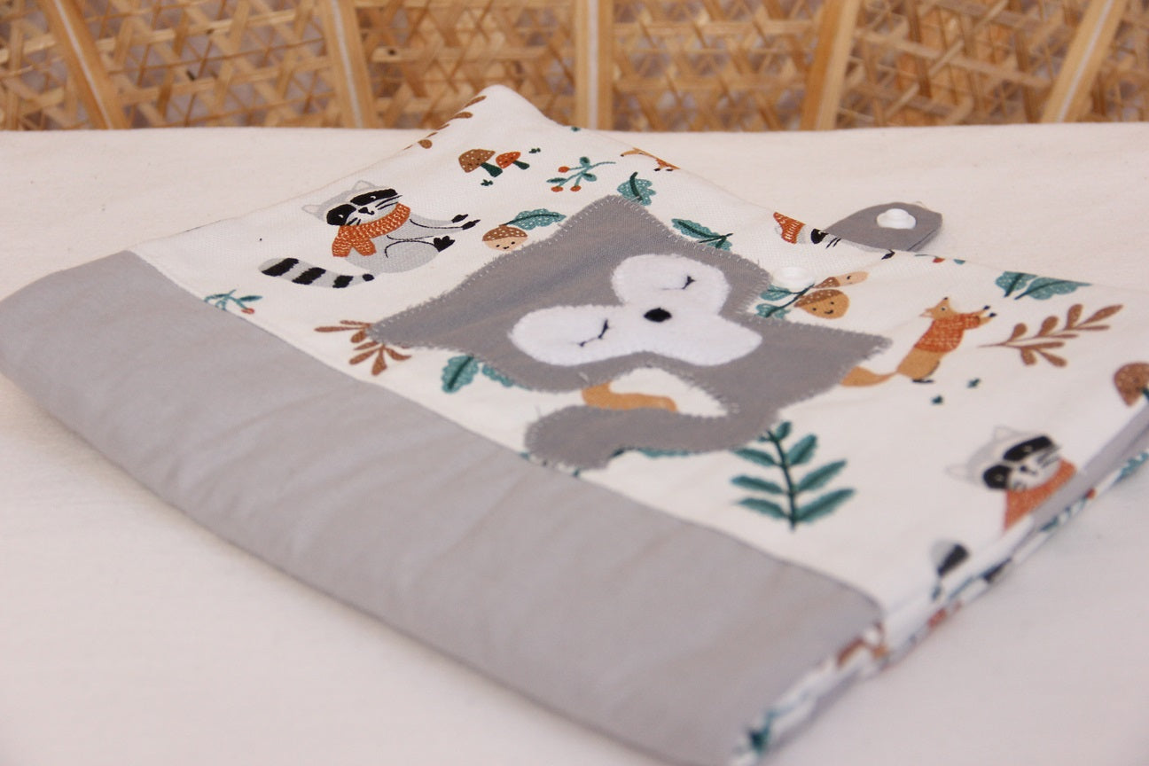 protège carnet de santé bébé fait main thème renard tons blanc gris vue2