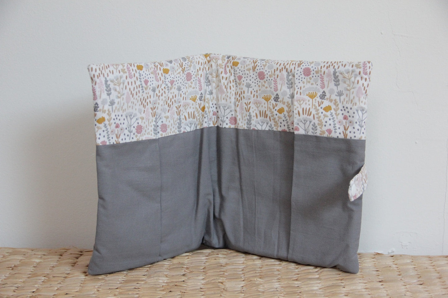 protège carnet de santé bébé fait main thème toucan tons gris et rose vue intérieure