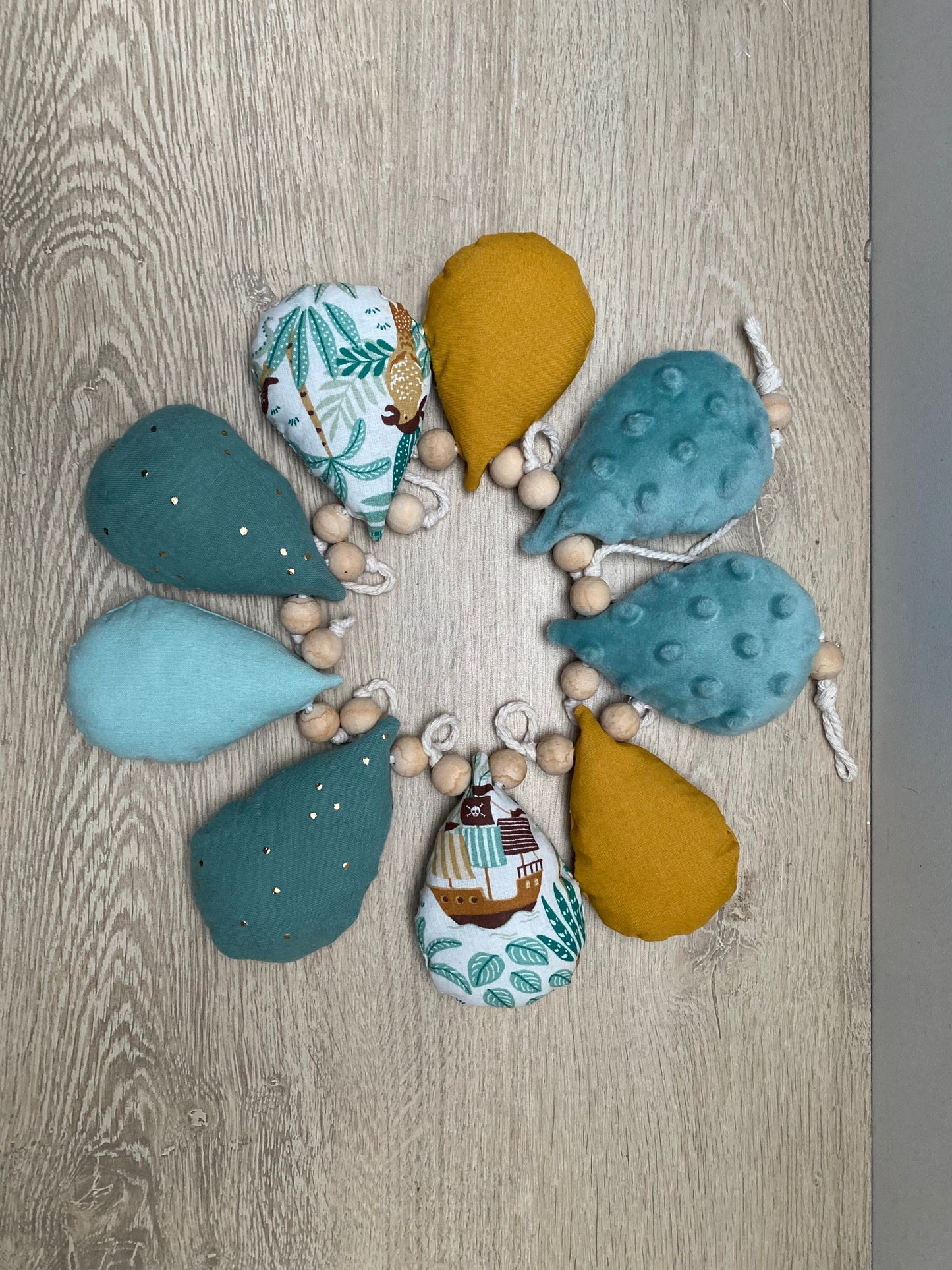 Guirlandes gouttes - Vert d'eau/Moutarde