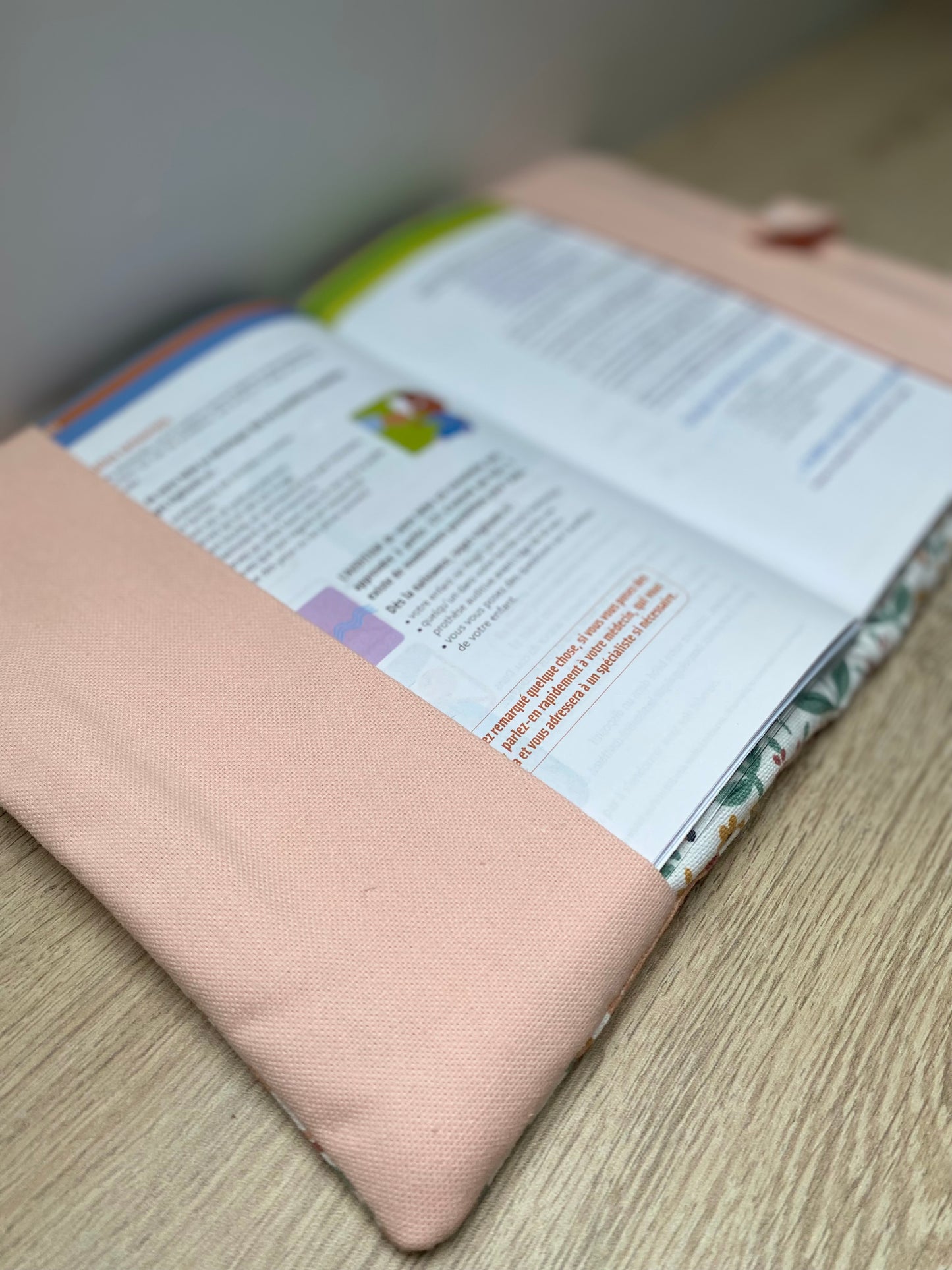 Protège carnet de santé - Collection Licorne - Saumon/Blanc