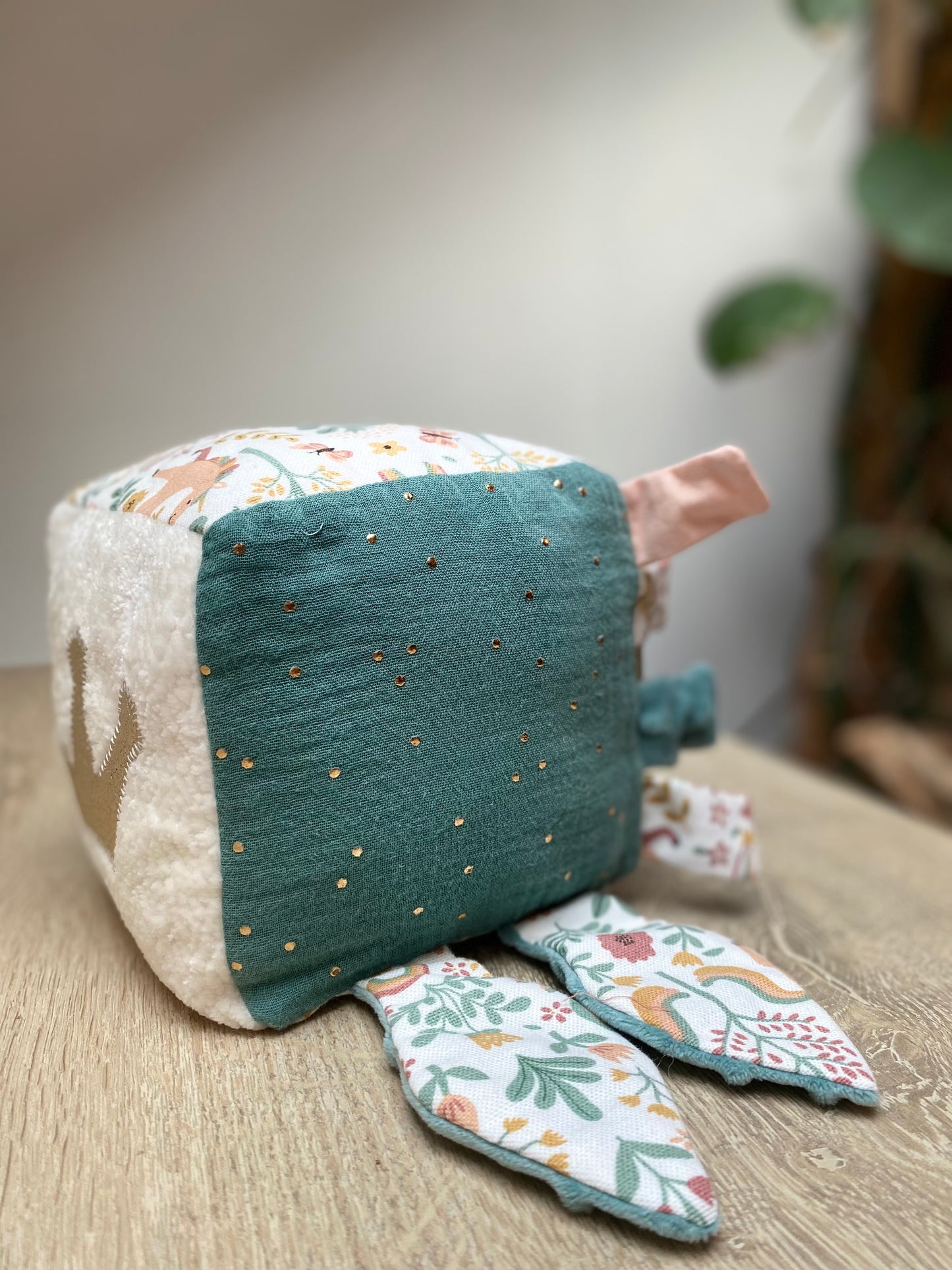 Cube éveil - Collection Licorne - Saumon / Vert