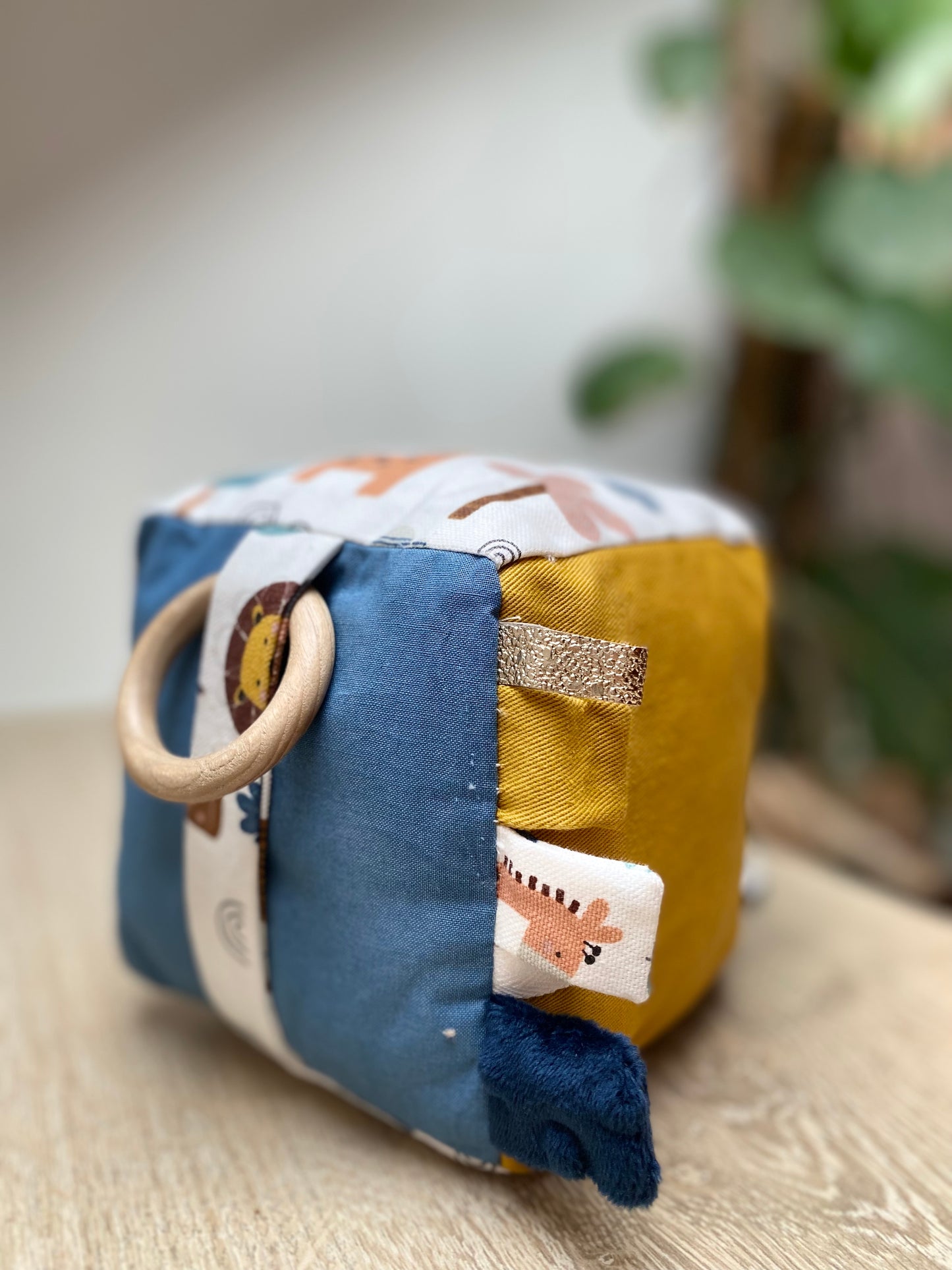 Cube éveil - Collection Lion - Bleu/Moutarde/Blanc