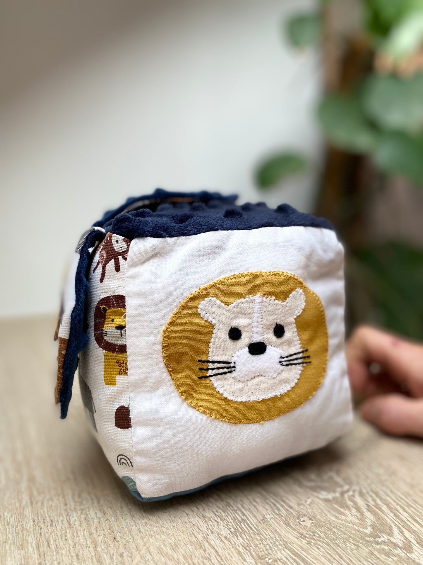 Cube éveil - Collection Lion - Bleu/Moutarde/Blanc