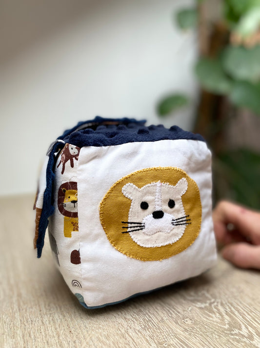 Cube éveil - Collection Lion - Bleu/Moutarde/Blanc