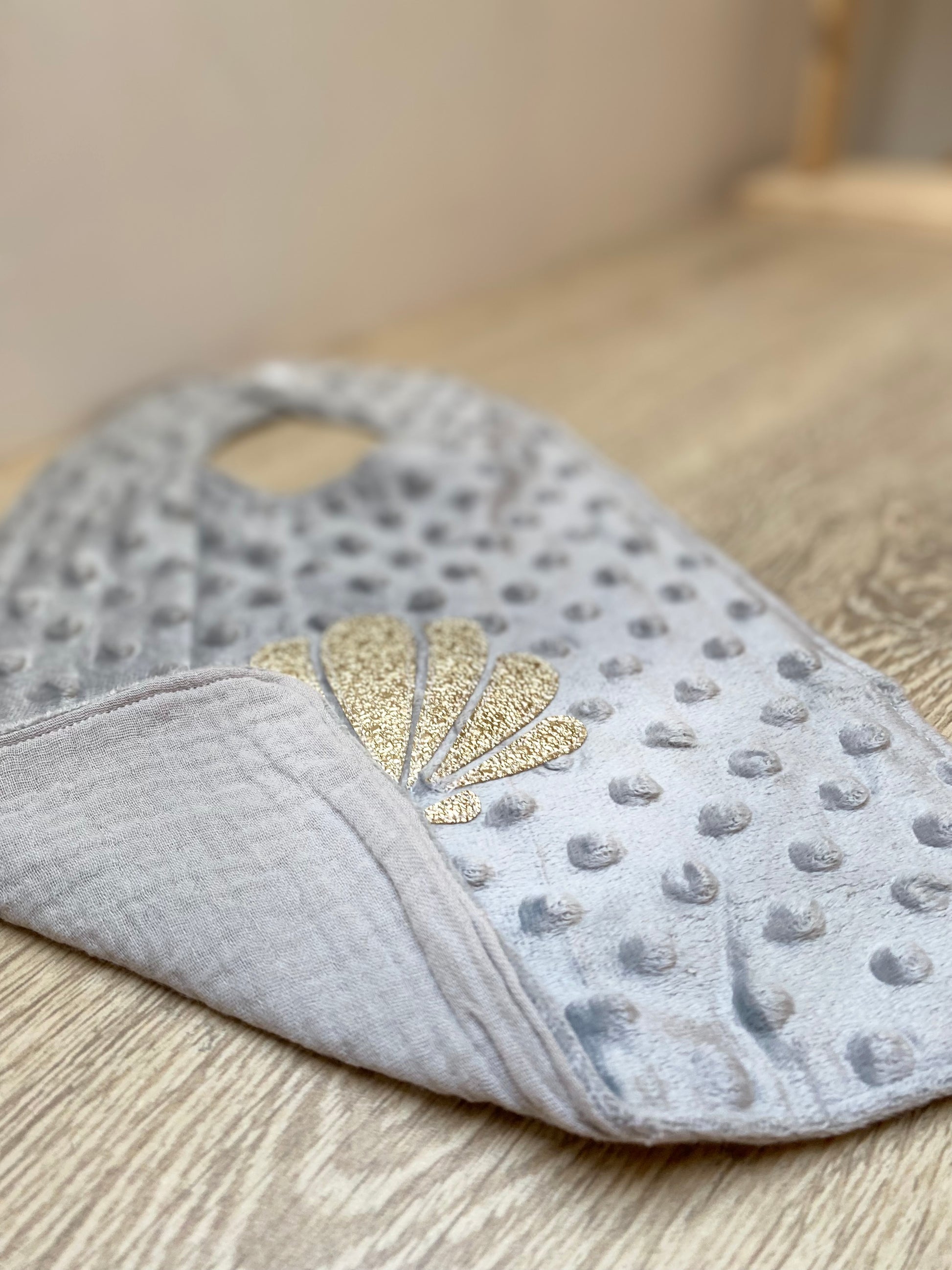Bavoir - Collection Coquillage - Gris/Gris - Fabrication artisanale