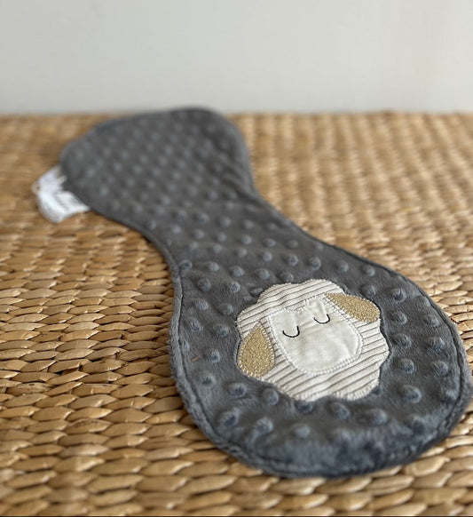 Bavoir d'épaule - Collection mouton - Gris/Liberty | Fabrication artisanale vue face