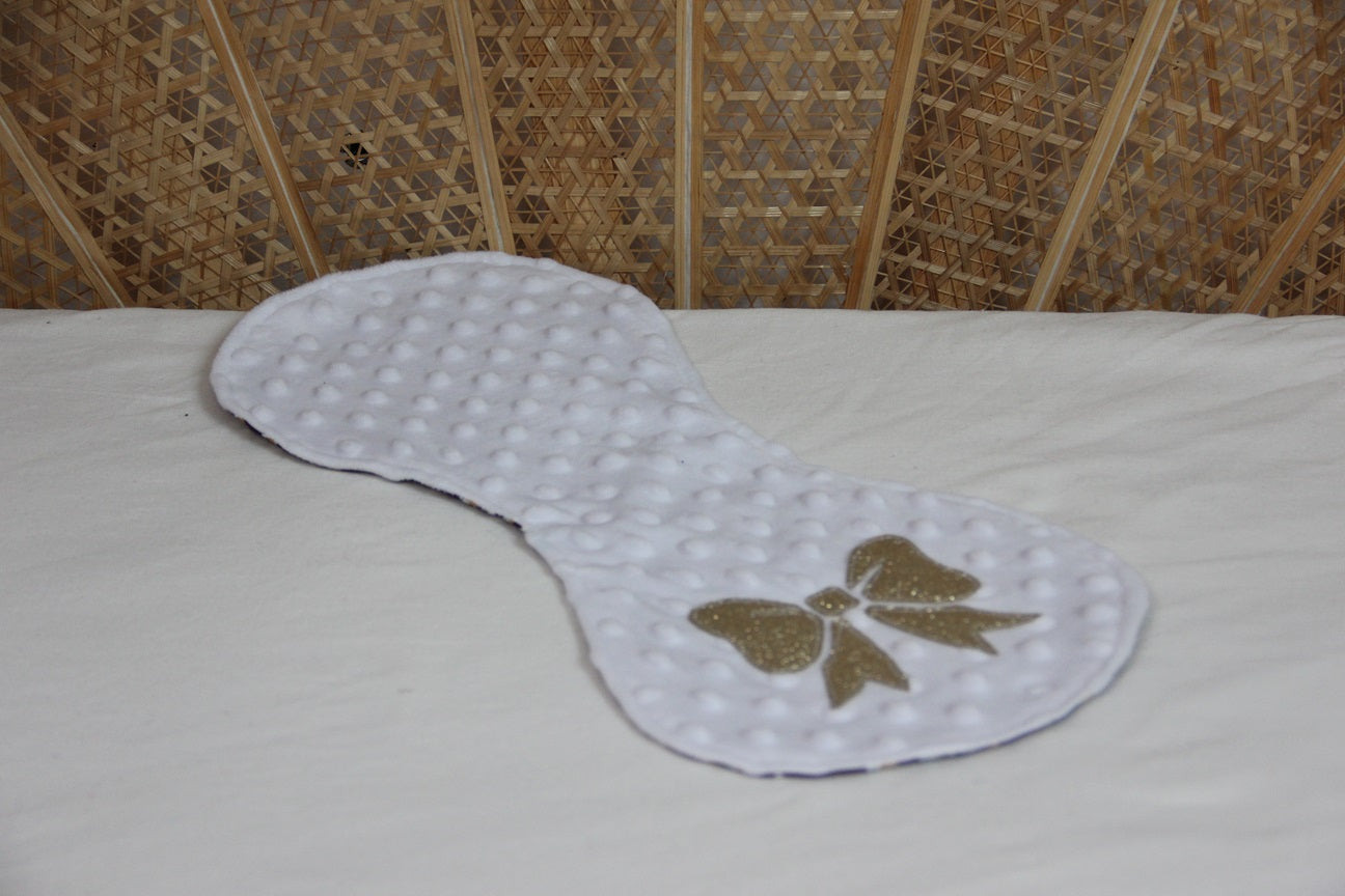 Bavoir d'épaule - Collection Noeud Papillon - Blanc/Grenat - Fabrication artisanale