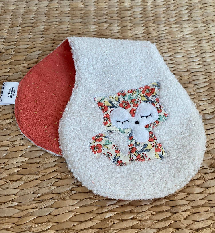 Bavoir d'épaule - petit renard - Collection Cerisier - Fabrication artisanale vue pliée
