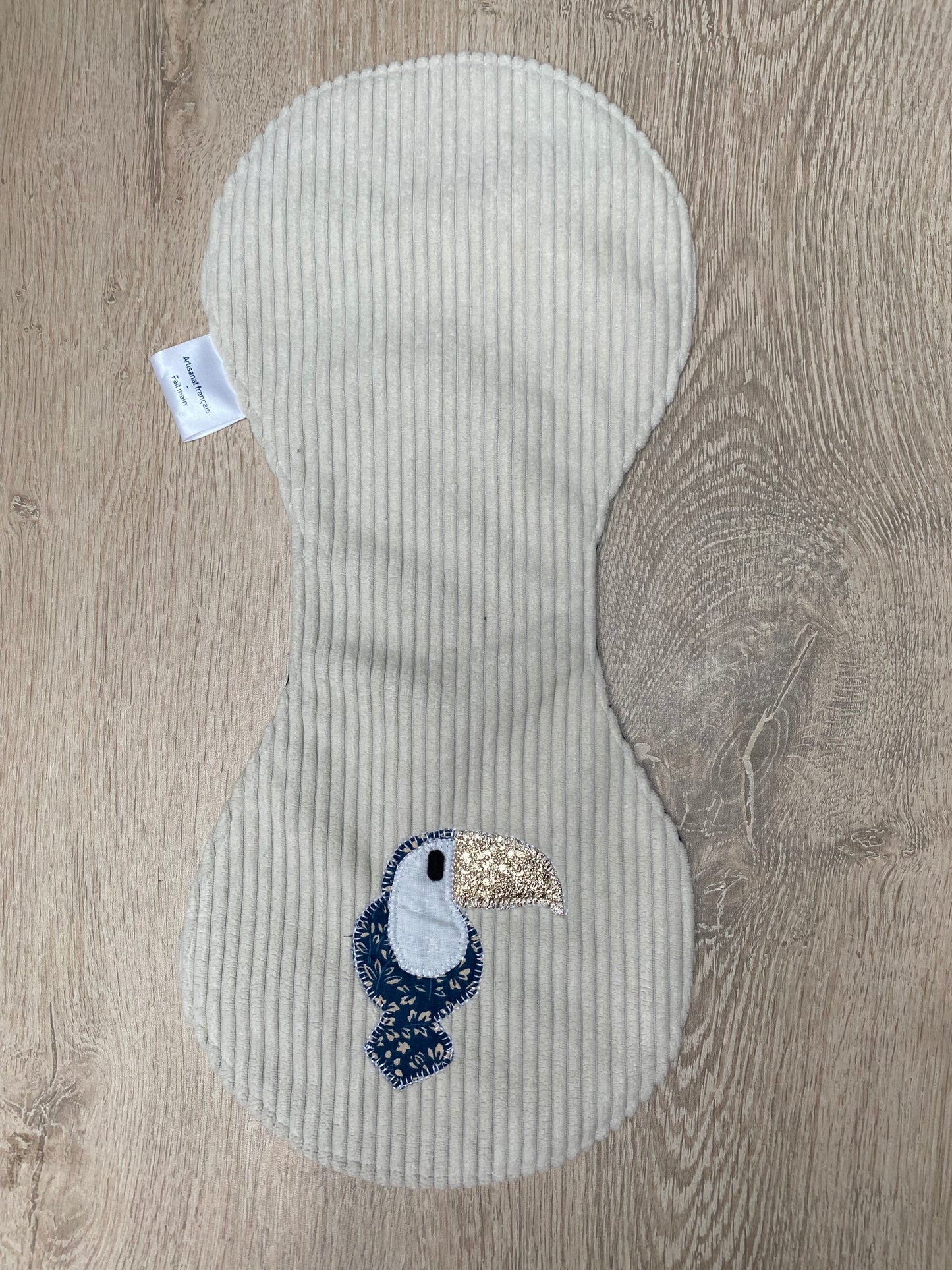 Bavoir d'épaule - petit toucan - Crème/Bleu - Fabrication artisanale
