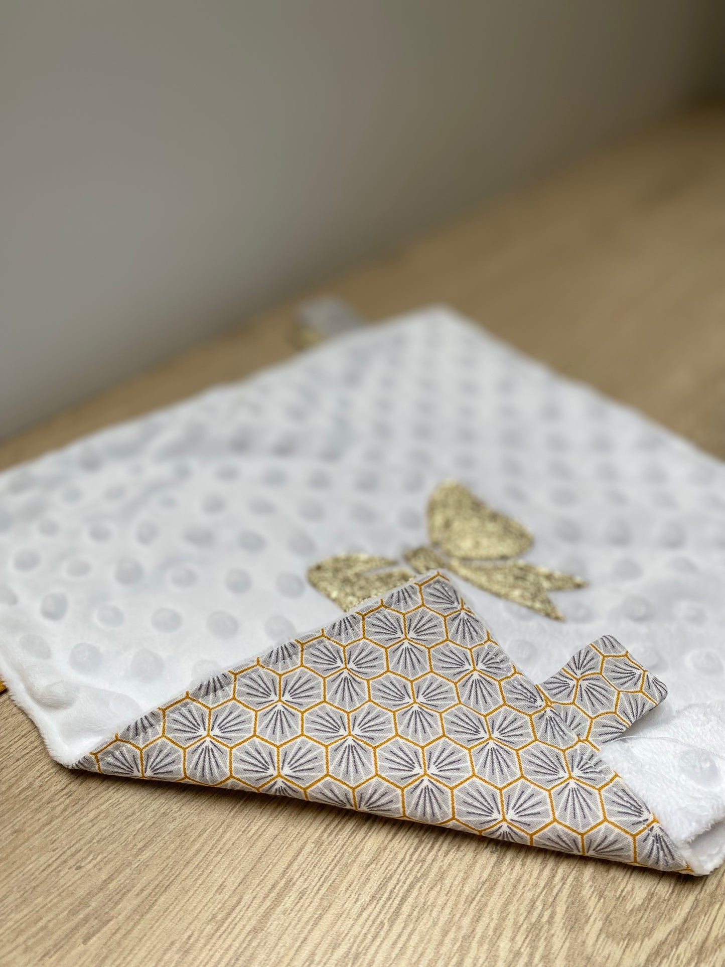 Doudou étiquettes - Collection Noeud papillon - Blanc/Gris origami