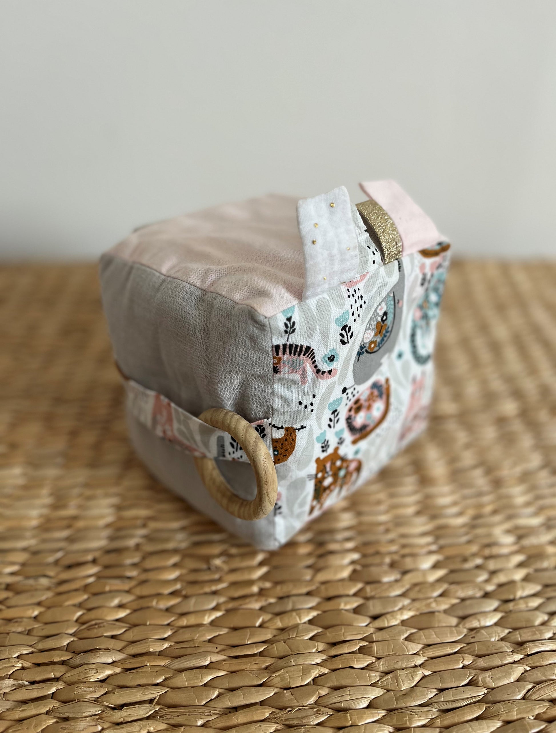 Cube éveil - Collection Eléphant - Rose clair/Gris - Fabrication artisanale face2