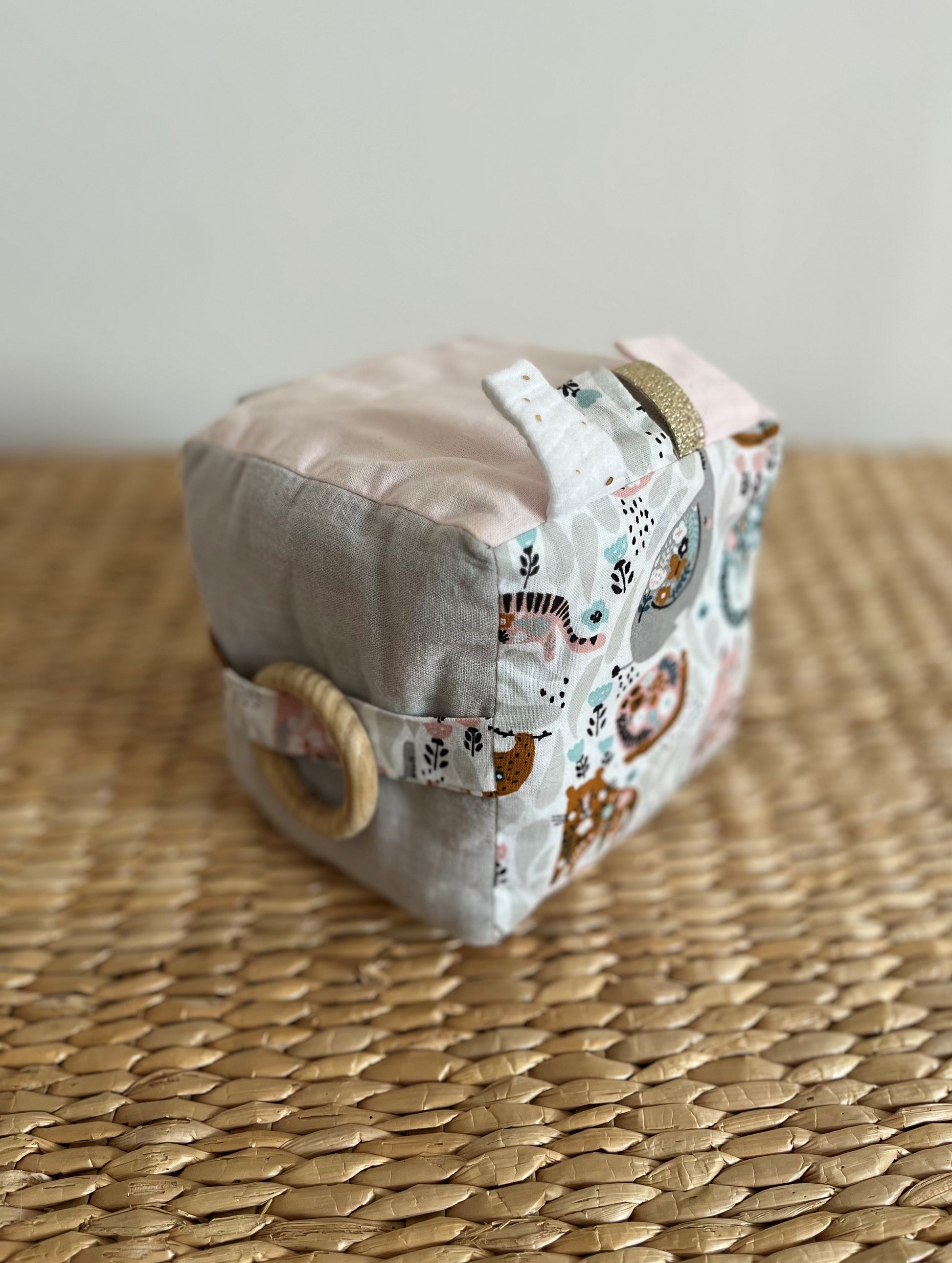 Cube éveil - Collection Eléphant - Rose clair/Gris - Fabrication artisanale face3