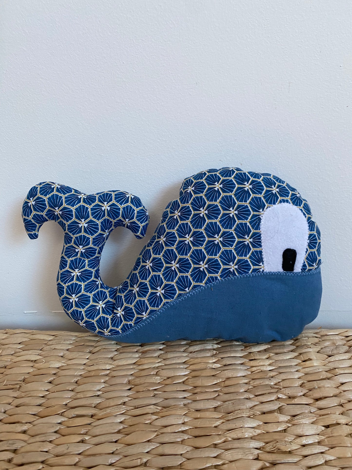 Doudou Baleine - Bleu foncé géométrique - Fabrication artisanale