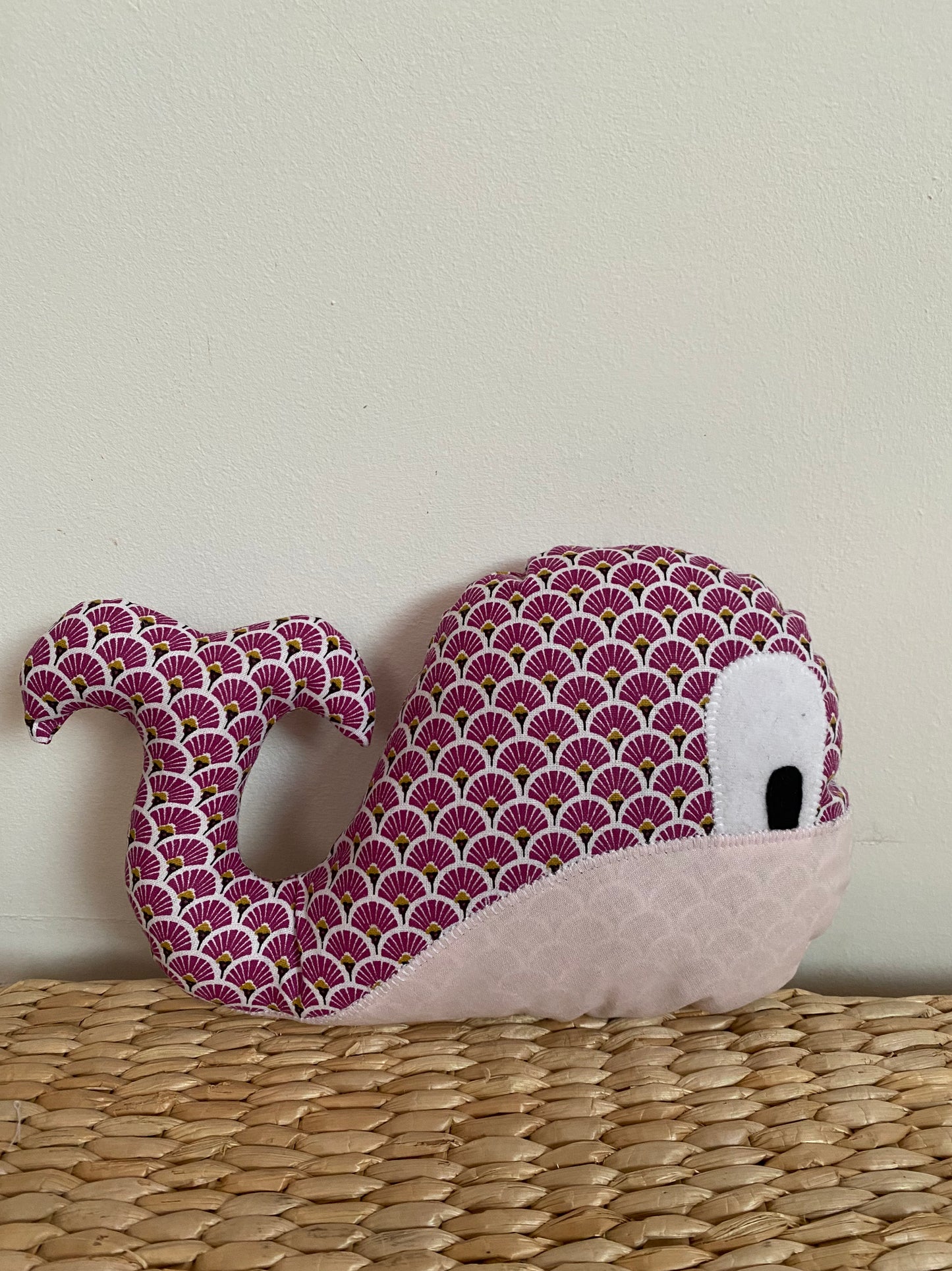 Doudou Baleine - Framboise/Rose - Fabrication artisanale vue face