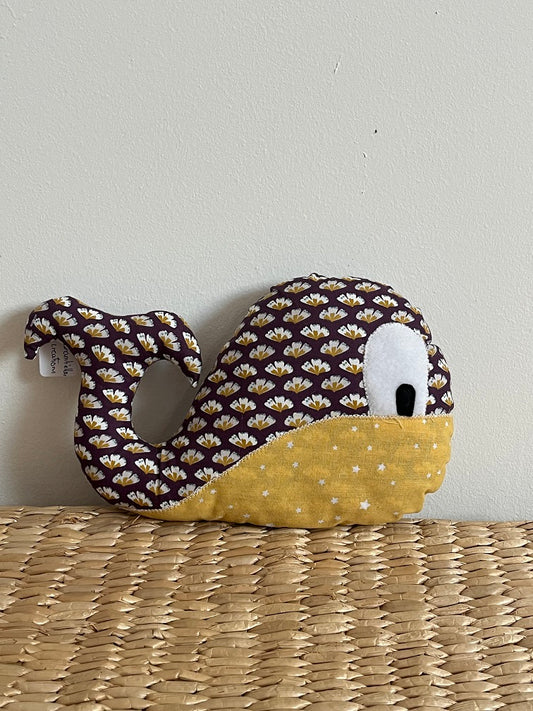 Doudou Baleine - Grenat/Moutarde - Fabrication artisanale vue face