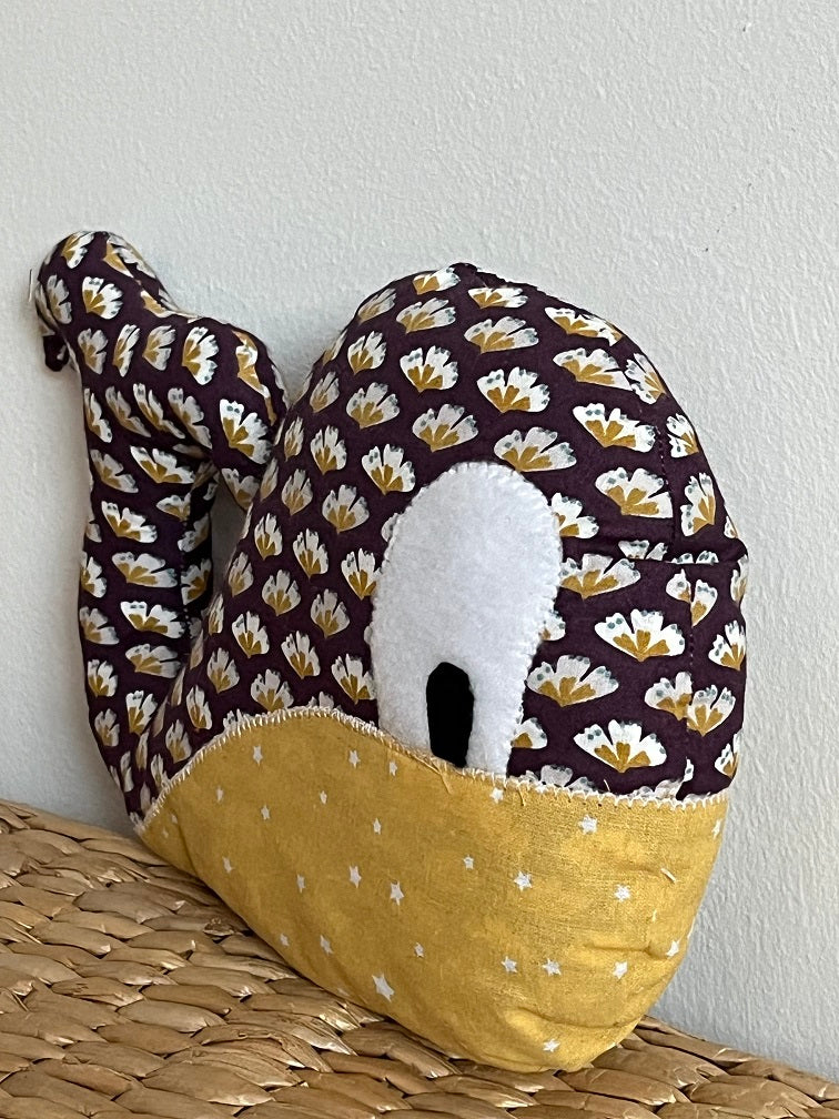 Doudou Baleine - Grenat/Moutarde - Fabrication artisanale vue profil