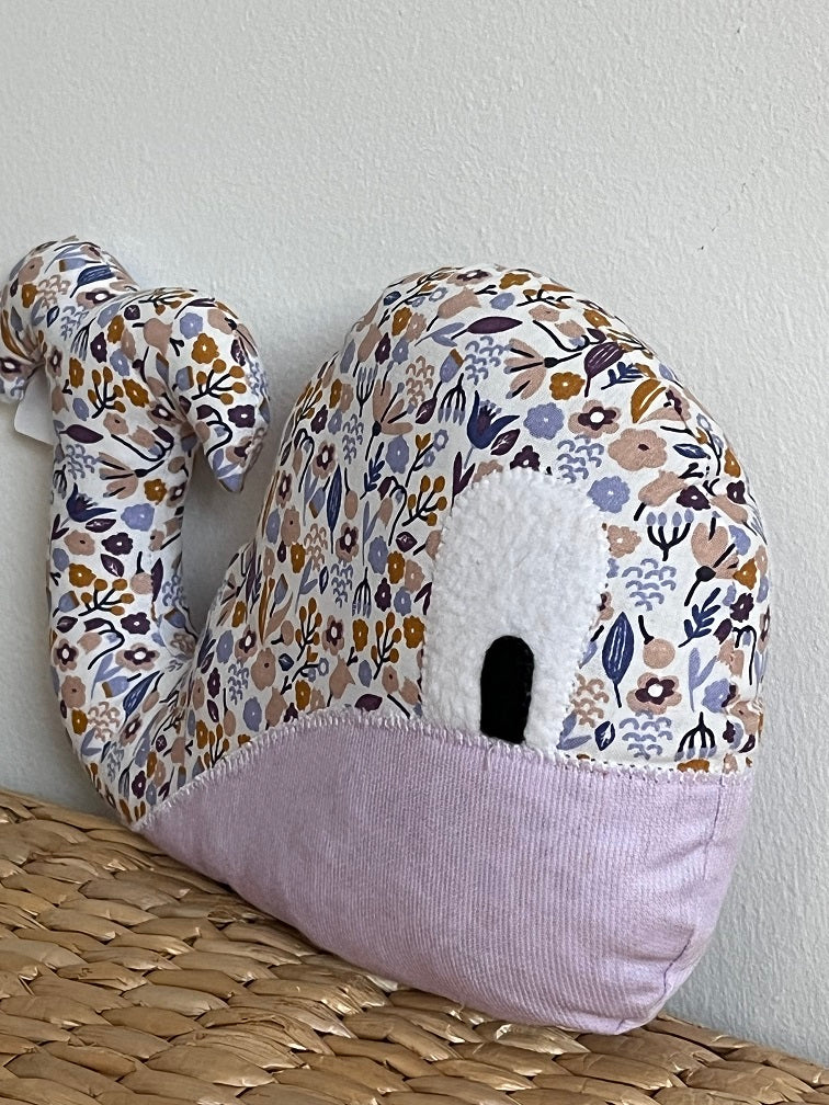 Doudou Baleine - Liberty violet/Mauve - Fabrication artisanale vue profil