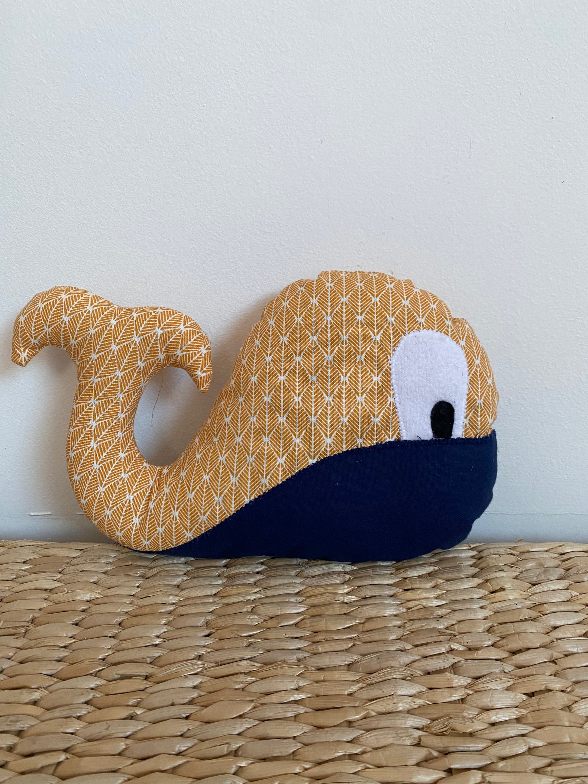 Doudou Baleine - Moutarde/Bleu marine - Fabrication artisanale
