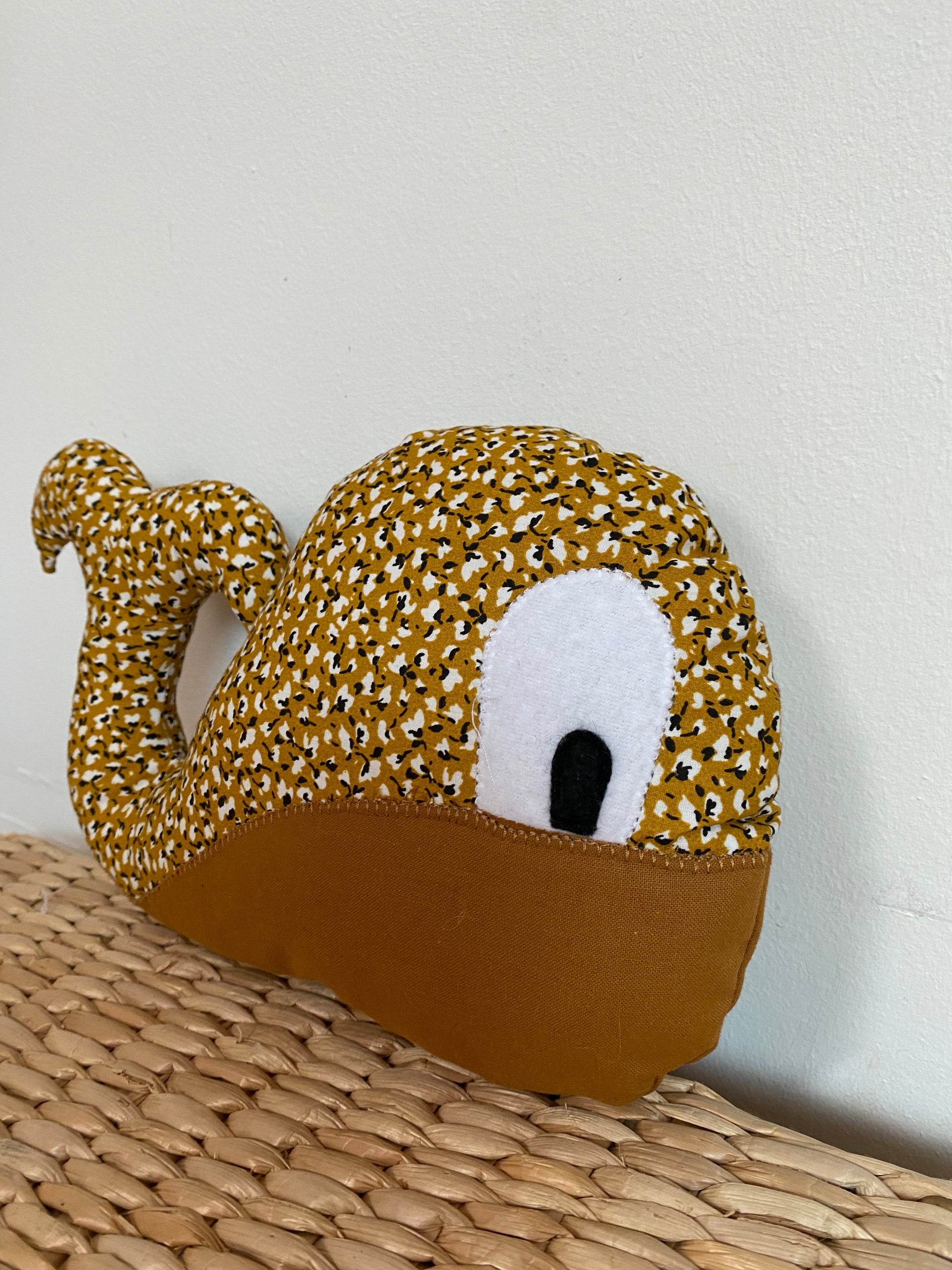 Doudou Baleine - Ocre/Marron - Fabrication artisanale