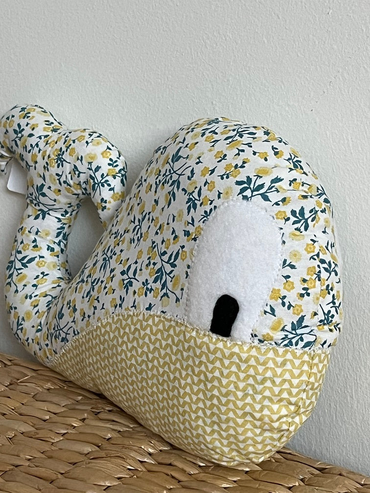 Doudou Baleine - Jaune bleu/Jaune - Fabrication artisanale - vue profil