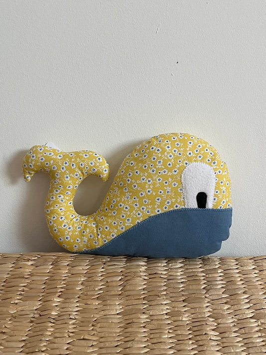 Doudou Baleine - Jaune/Bleu - Fabrication artisanale vue face