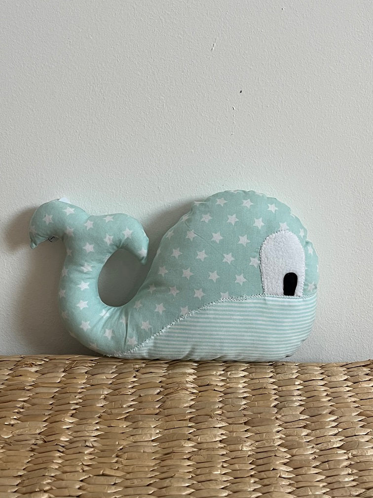 Doudou Baleine - Vert d'eau étoiles - Fabrication artisanale vue face