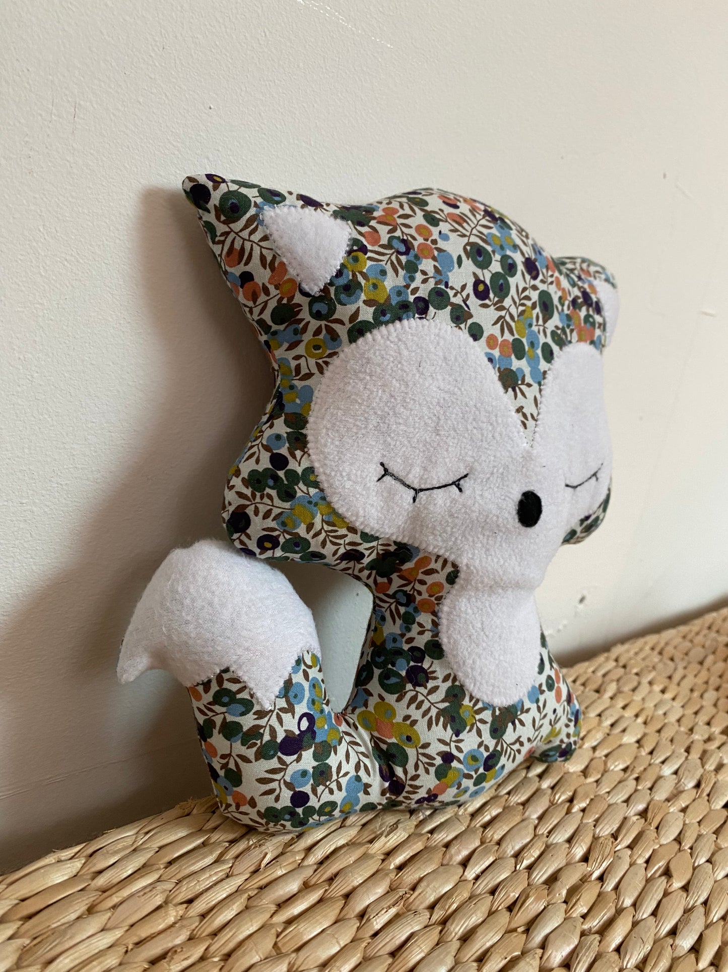 Doudou Renard moyen - Liberty vert kaki - Fabrication artisanale vue côté