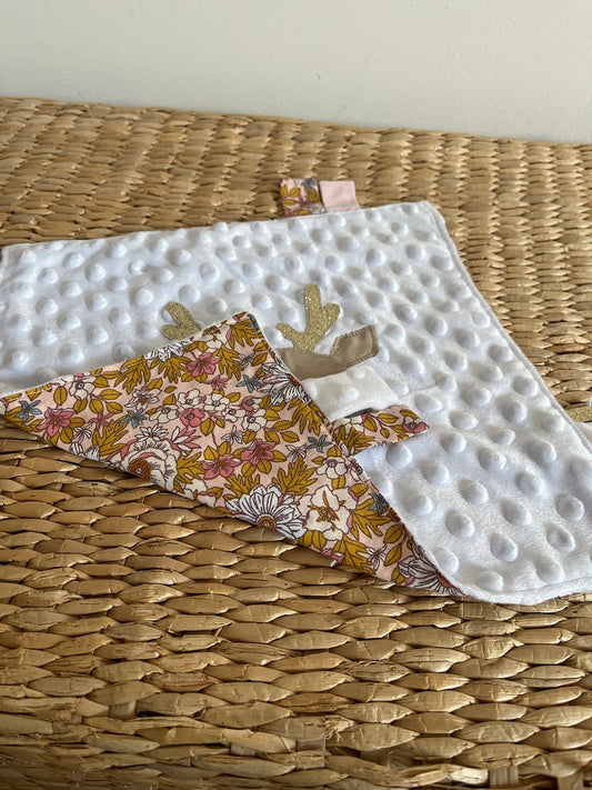 Doudou étiquettes - Collection Cerf - Blanc/Rose/Moutarde - Fabrication artisanale vue verso