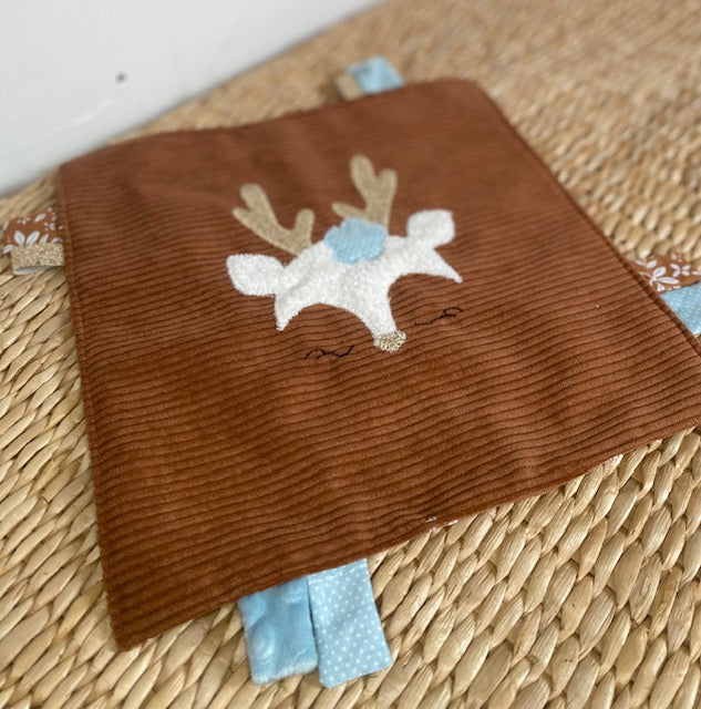 Doudou étiquettes - petit cerf marron - Collection Fleurs d'Automnes - Fabrication artisanale