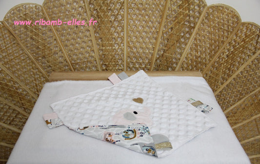 Doudou étiquettes - Collection Eléphant - Blanc/Rose - Fabrication artisanale