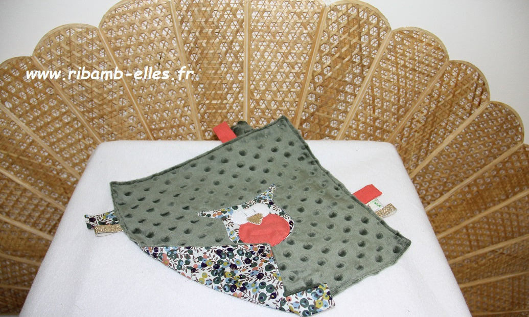 Doudou étiquettes - Collection Hibou - Kaki/Corail - Fabrication  artisanale
