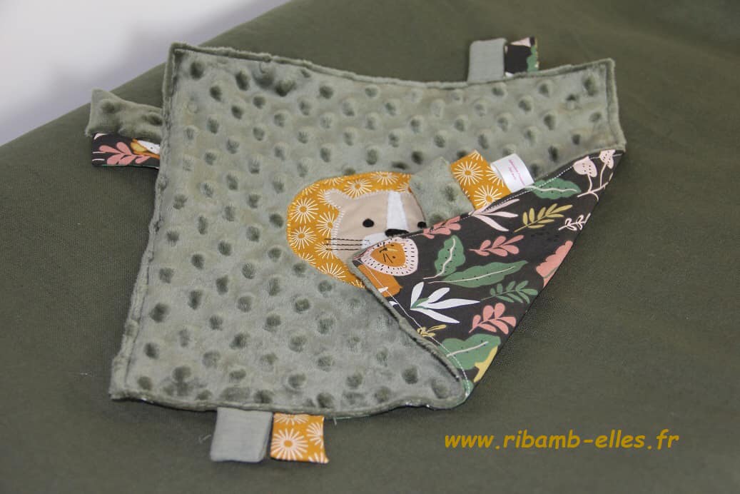 Doudou étiquettes - Collection Jungle - Kaki - Fabrication  artisanale vue revers