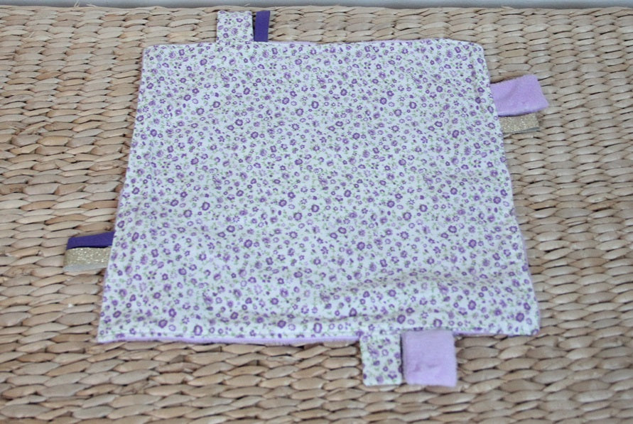 Doudou étiquettes - Collection Noeud papillon - Parme/Liberty parme - Fabrication artisanale vue revers