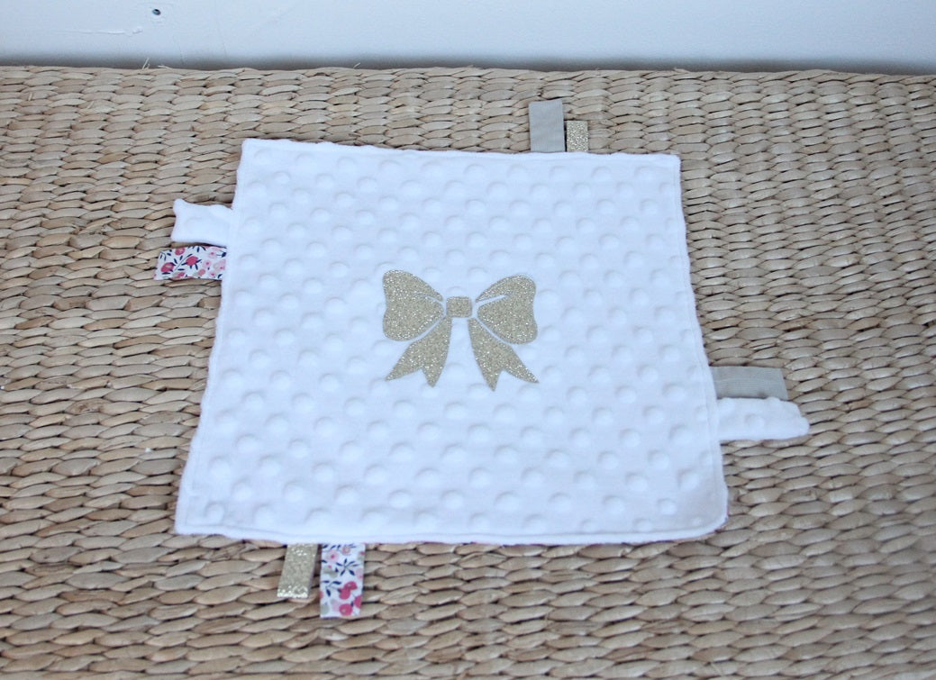 Doudou étiquettes - Collection Noeud papillon - Blanc/Liberty Rose - Fabrication artisanale