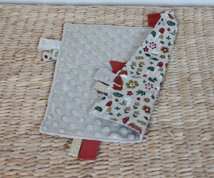 Doudou étiquettes - Collection Renard - Taupe / Rouille - Fabrication artisanale vue 2