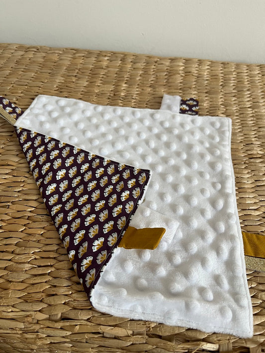 Doudou étiquettes - Collection Coquillage - Blanc/Grenat - Fabrication artisanale vue verso