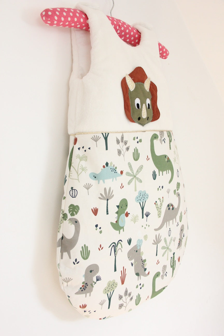 Gigoteuse 0-6M Mi saison - fait main – motif dinosaure - vert olive/blanc | Fabrication française vue côté