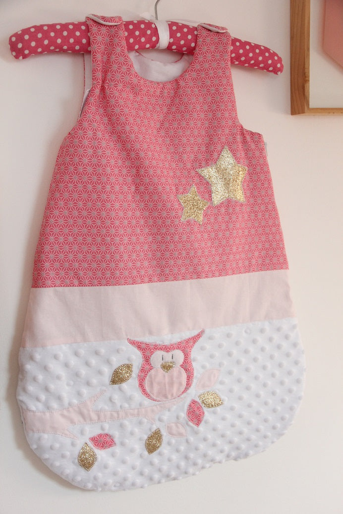 Gigoteuse 0-6M Mi saison - fait main – motif hiboux - rose/blanc | Fabrication française vue face
