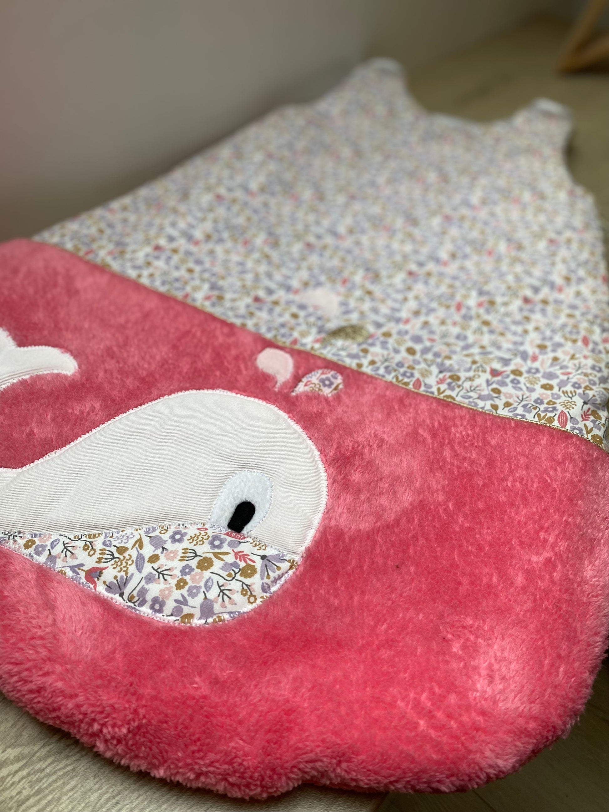 Gigoteuse 0-6M Mi saison - fait main – motif baleine - RoseMalabar/liberty 
