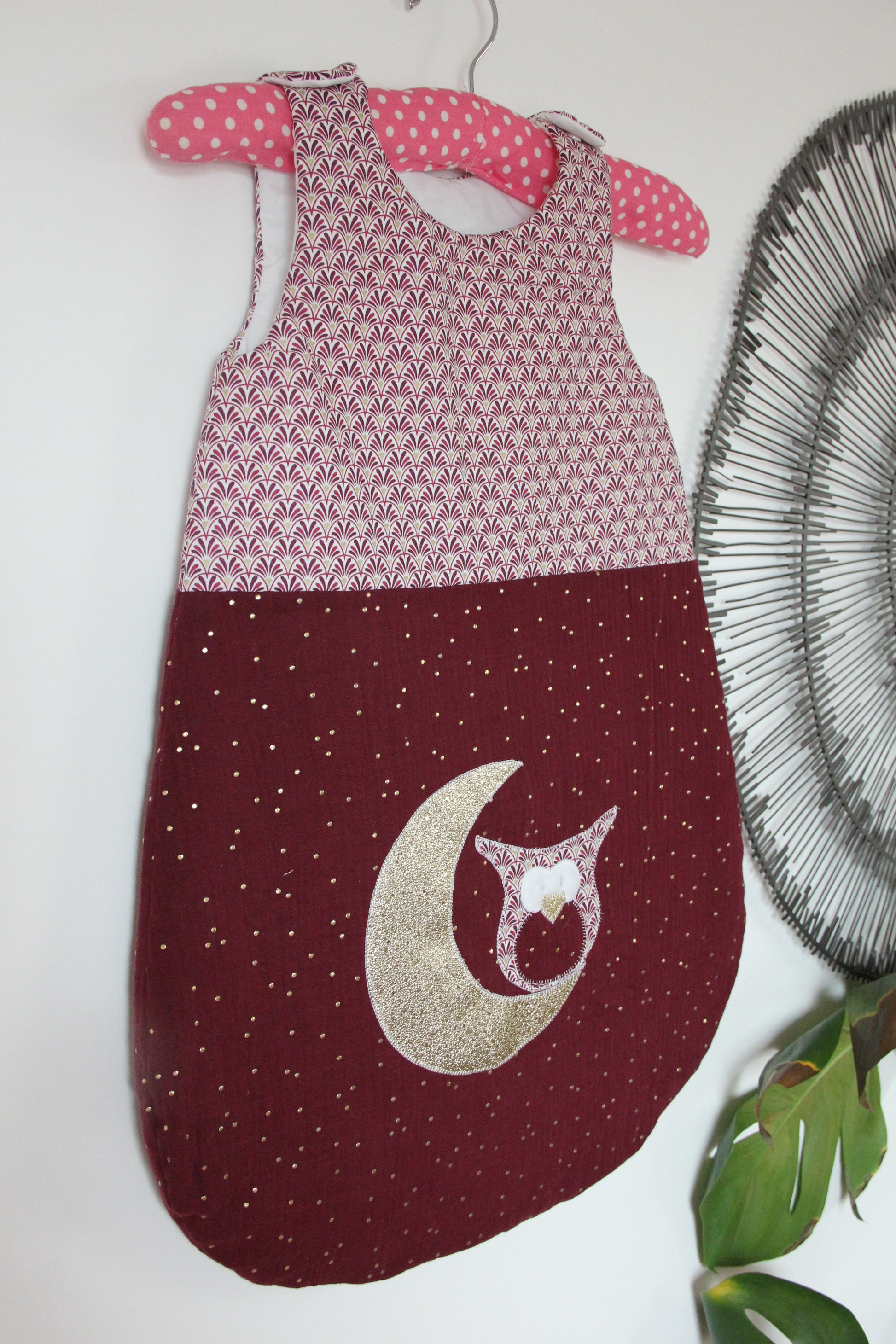 Gigoteuse 0-6M Mi saison - fait main – motif hiboux - prune/or | Fabrication française vue côté