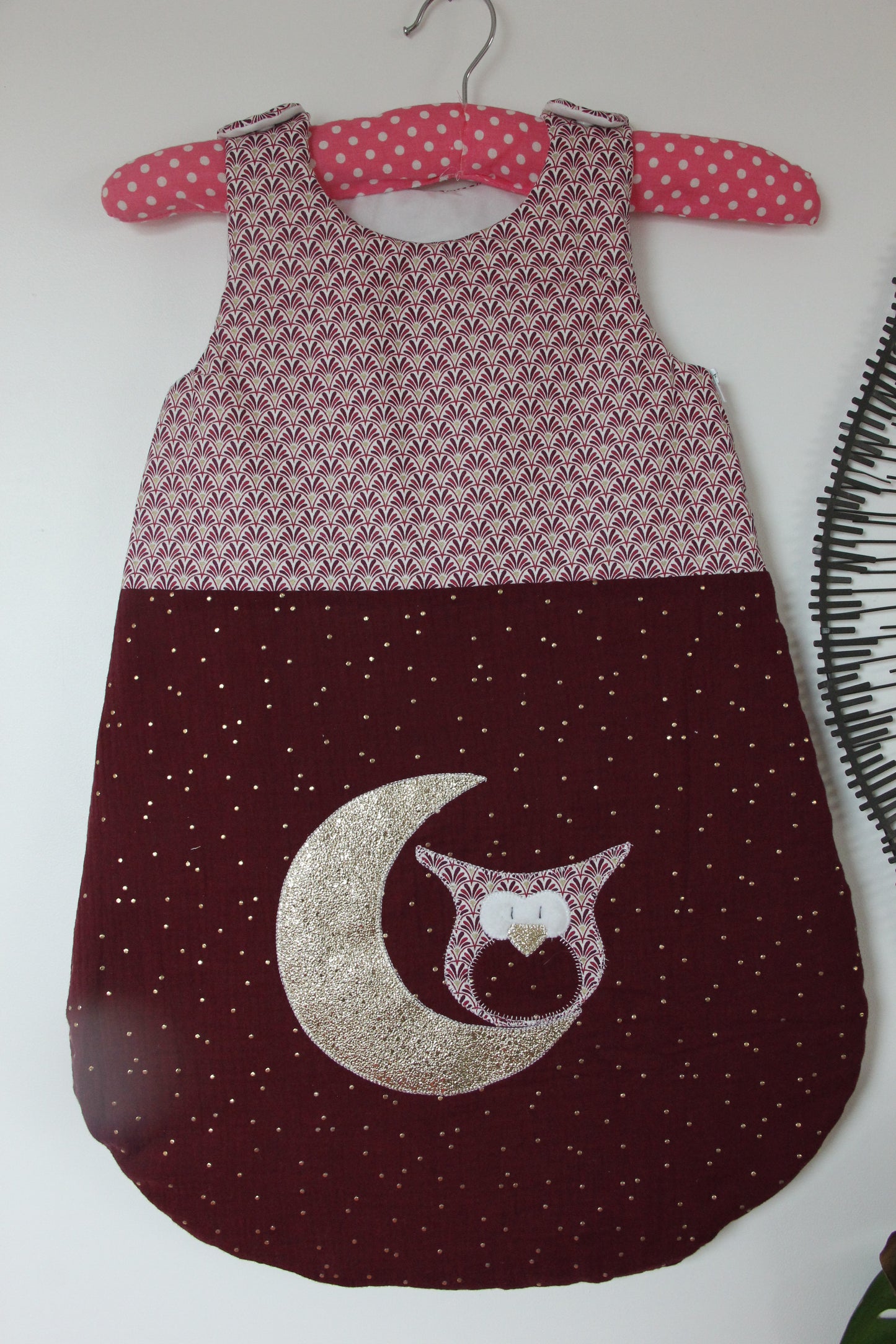 Gigoteuse 0-6M Mi saison - fait main – motif hiboux - prune/or | Fabrication française vue face